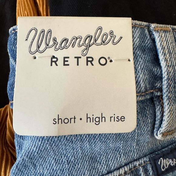 Wrangler Retro High-Rise Denim Shorts in Light Blue - Picture 3 of 4